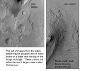 火星全球探勘者号根据火星轨道器相机公共目标计划拍摄的阿拉伯区吉洪拉沃夫撞击坑中的底座形陨坑和岩层。地层可能由火山、风或水下沉积物所形成。一些研究人员认为，该陨石坑曾经拥有一座巨大的湖泊。