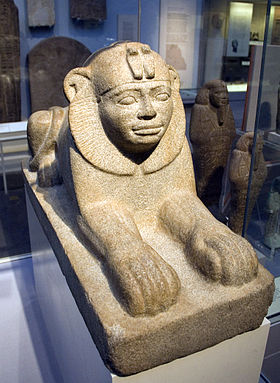 Vue de face du sphinx de Taharqa.