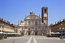 Vigevano Piazza Ducale il Duomo.jpg