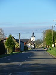 The main road of Warlincourt-lès-Pas