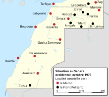 Carte du Sahara occidental. Les villes de l'ouest et du sud de la région sont contrôlées par le Maroc, celles de l'est par le Polisario. La ville de Mahbès, à l'est du Sahara et proche de l'Algérie, est toujours contrôlée par le Maroc, tandis que le Polisario contrôle Lebouirate dans le sud du territoire marocain non contesté.