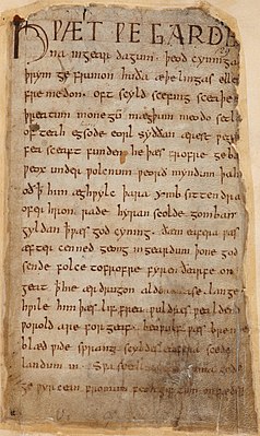 Première page de Beowulf (Cotton MS Vitellius A XV f. 132r), débutant par Hƿæt ƿe Garde[na]....