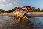 Thumbnail for File:Careening of a pirogue on a sand beach, at golden hour, in Si Phan Don, Laos.jpg