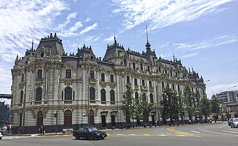 Edificio Rímac. Lima. Por Gatodemichi Licencia: CC-BY-SA-4.0