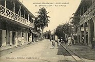 Grand-Bassam: Rue de France sowie Post und Zollamt, 1906