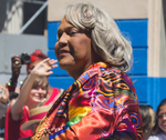 Miss Major Griffin-Gracy op de gay pride parade van San Francisco in 2014