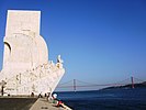 Vue sur le monument aux découvertes, le tage et le pont du 25 avril 1974