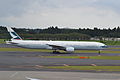 Boeing 777-300 Cathay Pacific camino de estacionar