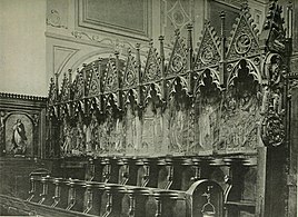 Մայր տաճարի գոթական ոճի երգչախմբի նախկին աթոռները