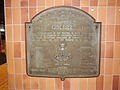 Plaque commémorative installée à l'inauguration du Colisée de Québec en 1949. Cette plaque est toujours présente à l'intérieur de l'entrée du Colisée de Québec
