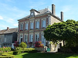 The town hall in Puiseux