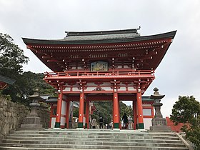 Udo-jingūn pyhäkön rōmon-portti