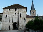 La tour de la Poterne et le clocher de l'église.