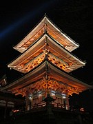 Kiyomizu-dera khi được chiếu sáng