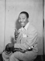 Louis Jordan in juli 1946 (Foto: William P. Gottlieb) overleden op 4 februari 1975