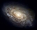 NGC 4414, en typisk spiralgalakse i stjernebildet Berenikes hår, er ca. 55.000 lysår i diameter og befinner seg ca. 60 millioner lysår unna jorden.
