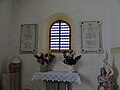 À l'intérieur de l'église Saint-Quentin.