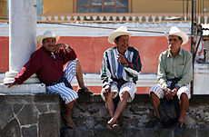 Tzutuhil indián férfiak Santiago Atitlánban