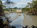 La ria du Ruisseau du Pont de Lohac à marée basse et le moulin de Pomper.