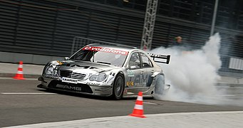 Burn d'une Mercedes-Benz en DTM.