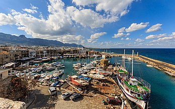 Le vieux port de Kyrenia, sur l'île de Chypre. (définition réelle 4 582 × 2 864)