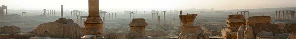 Pohled na Palmýru krátce po východu slunce