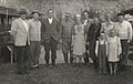 Familia de colonos alemanes, en la expansión agropecuaria en Aysén, año 1951.