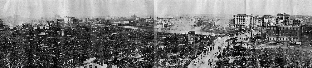 Tokio. Pogorzelisko po trzęsieniu ziemi, 1923; w głębi po prawej most Nihonbashi