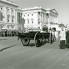 Quan tài của Kennedy trước Điện Capitol Hoa Kỳ