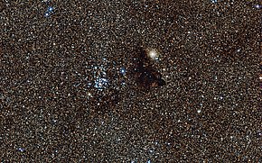 Ѕвезденото јато NGC 6520 до темниот облак Барнард 86 , снимен со телескопот MPG/ESO 2,2 m