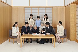 Die kaiserliche Familie 2013 (Naruhito 2. v. l.)