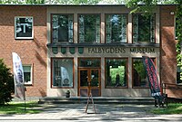 The museum seen from the street. Museet sett från gatan.