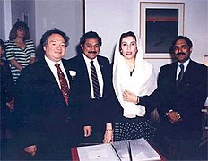 Gary Ackerman and Benazir Bhutto.jpg