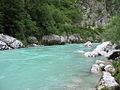 De Soča rivier begjint yn de bergen fan Sloveenje.