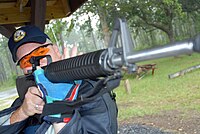 competição Service rifle nos Estados Unidos com um rifle modelo M16/AR-15.