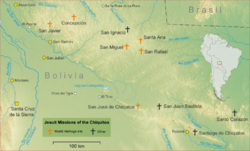 Topografisk kart som viser viktige byer og landsbyer i Chiquitanía og jesuittenes misjonsstasjoner. Stasjonene ligger på høylandet nordøst for Santa Cruz de la Sierra i østre Bolivia, nær grensen til Brasil.