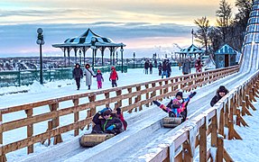 酒店外的滑雪道