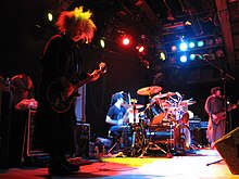 Melvins na koncertě roku 2006. V popředí Buzz Osborne, na bicí hraje Coady Willis a na baskytaru Jared Warren