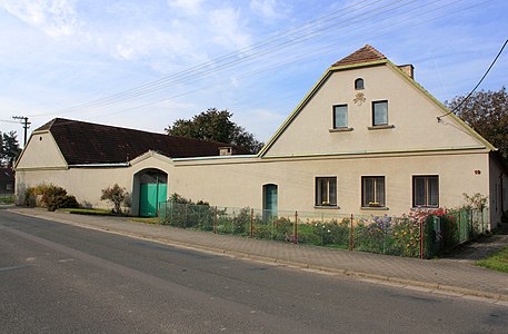 Skořenice. : ancienne ferme.