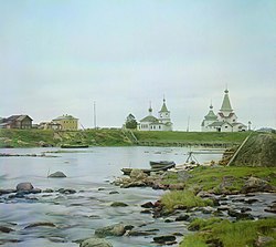 Suijun kylää Sergei Prokudin-Gorskin vuonna 1916 ottamassa värivalokuvassa.