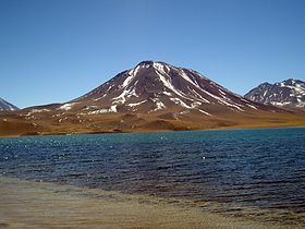 Cerro Miscanti, face à la laguna Miscanti.