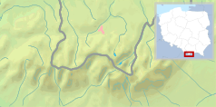 Mapa konturowa Tatr, w centrum znajduje się czarny trójkącik z opisem „Giewont”