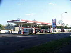 A4 filling station - geograph.org.uk - 5365449.jpg