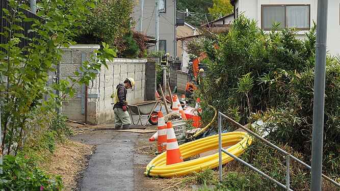 Polyethylene gas pipe installation