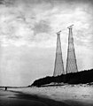 Две 128-метровые башни Шухова на берегу Оки, 1988 год