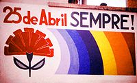 Pintada alusiva al 25 de abril de 1974, la Revolución de los Claveles en Portugal.