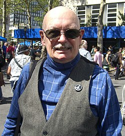 Деннис О'Нил в 2009 году на Brooklyn Book Festival.