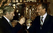 Anwar_Sadat_and_Helmut_Schmidt