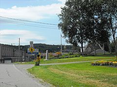 Extrémité sud de la route 253 à la frontière canado-américaine.