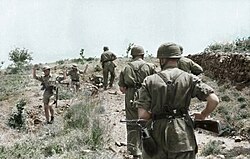 მედესანტეებს ტყვედ ბარდებიან ბრიტანელი ჯარისკაცები, კუნძული კრეტა, 1941.